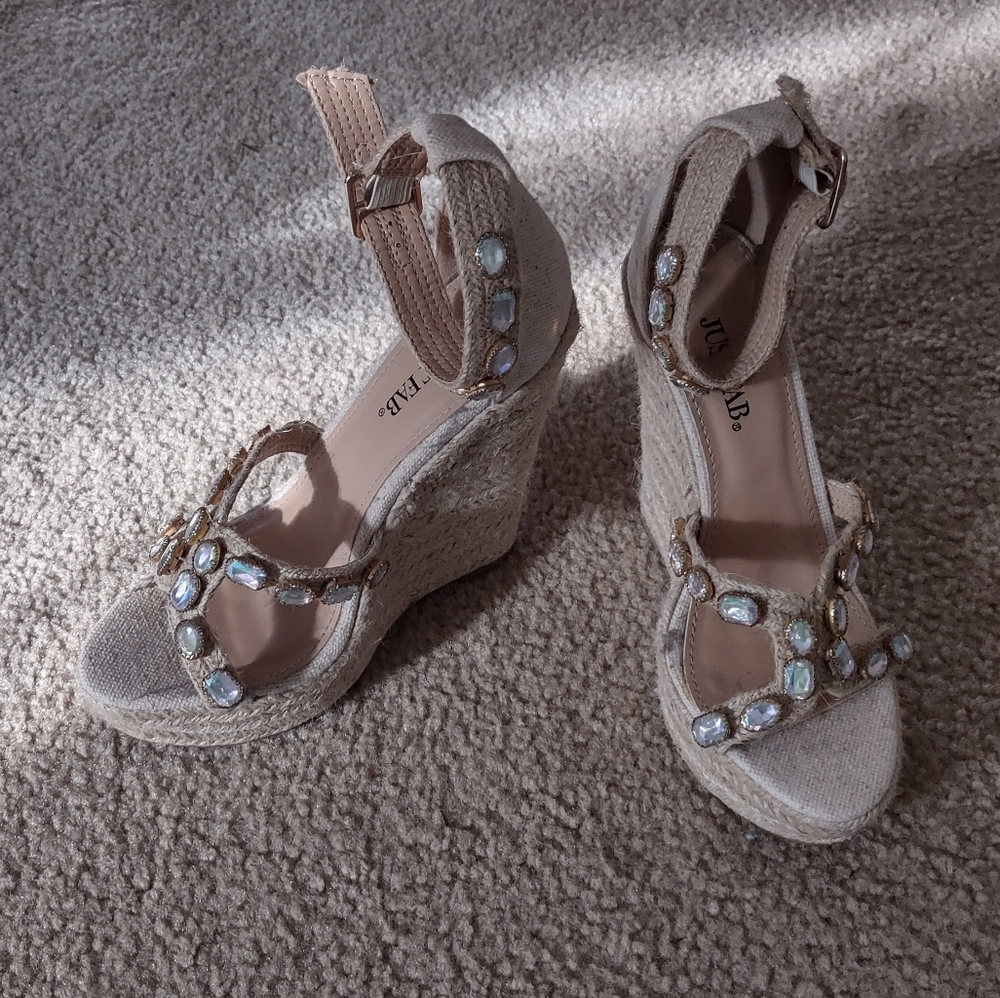 JustFab Jeweled Wedges NWOT SZ 6